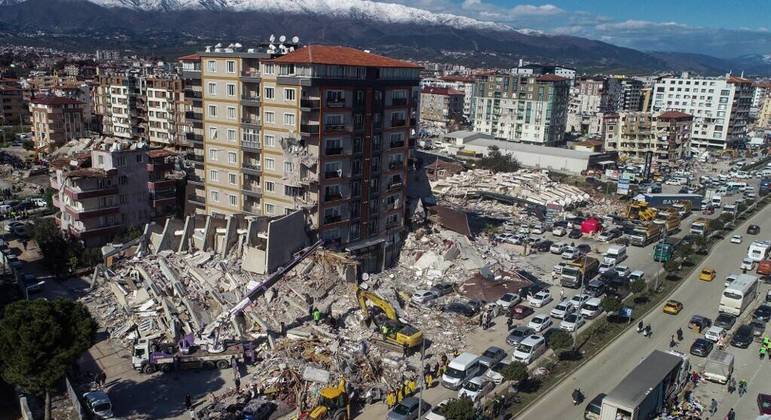 Terremoto na Turquia expõe a tragédia de um país baixa penetração